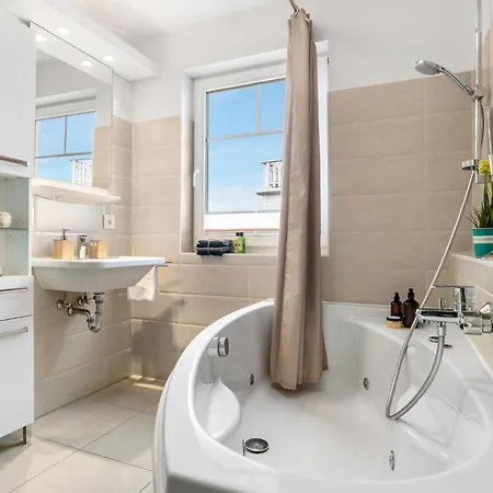 Nyaraló House - Sonnenterasse, Wellnessbad Mit Sauna, Kamin, Dachterrasse, Hafenblick